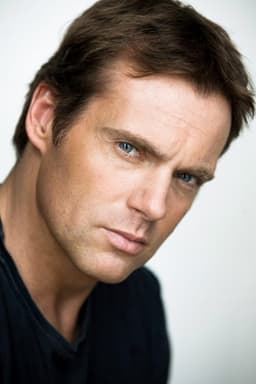 Michael Shanks headshot