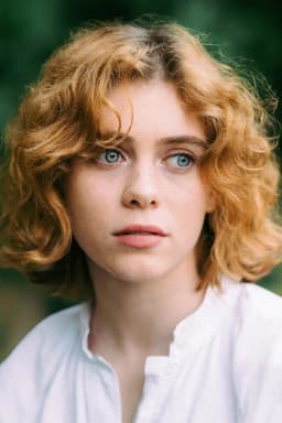 Sophia Lillis headshot