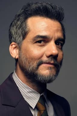 Wagner Moura headshot