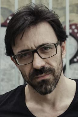 Israel Elejalde headshot