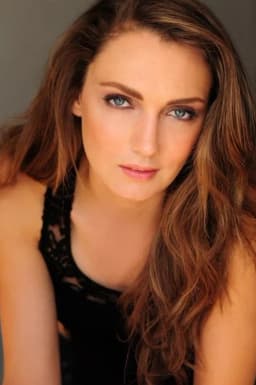 Hannah Levien headshot