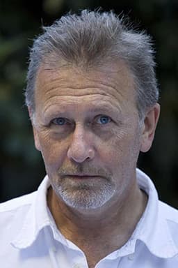 Alex Menglet headshot