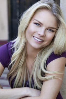 Kelli Goss headshot