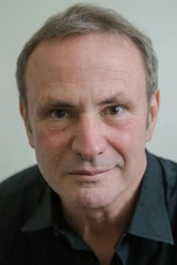 Peter Marshall headshot