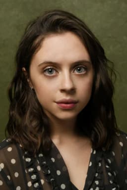 Bel Powley headshot