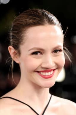 Iris Apatow headshot