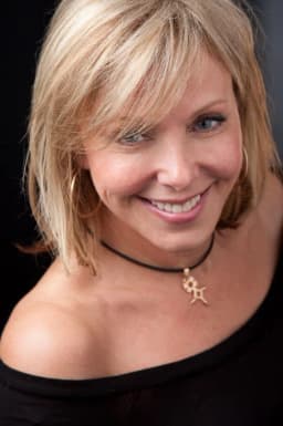 Ava Lazar headshot