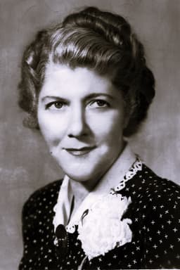 Jean Dixon headshot