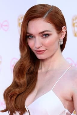 Eleanor Tomlinson headshot