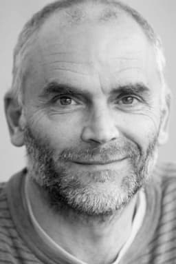 Giles King headshot