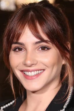 Andrea Duro headshot