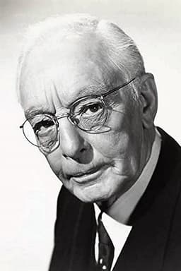 Harry Davenport headshot