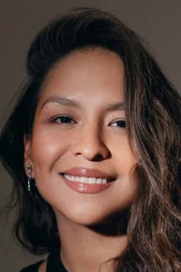 Gabriela Cartol headshot