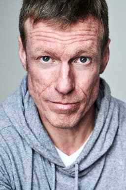 Douglas Russell headshot