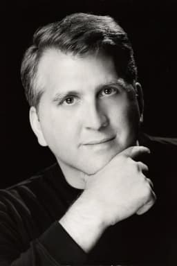Daniel Roebuck headshot