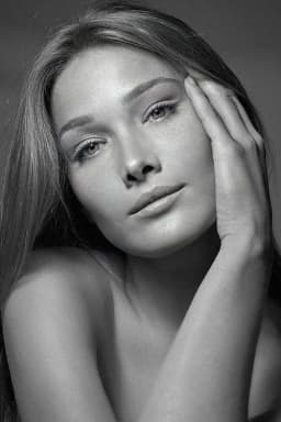 Carla Bruni headshot