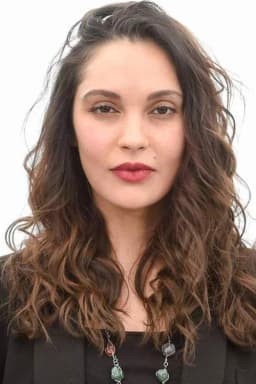 Hania Amar headshot