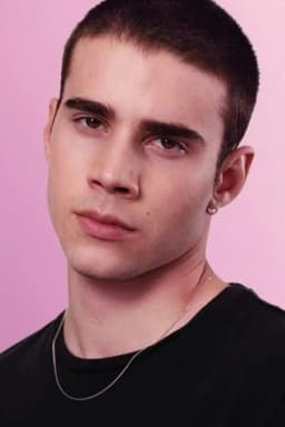 Julio Peña headshot