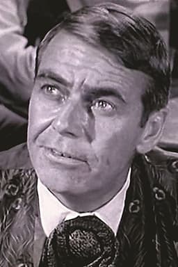 Dan Riss headshot