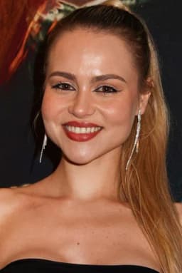 Karolina Ugrenyuk headshot