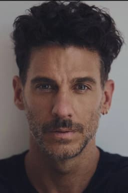 Erick Elías headshot