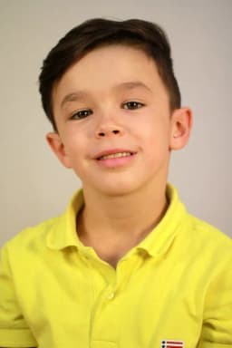 Asier Flores headshot