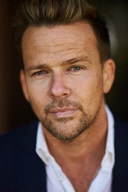 Sean Patrick Flanery headshot