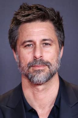 Hugo Silva headshot