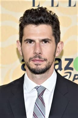 Daniel Eric Gold headshot