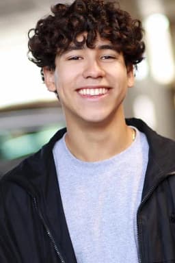 Noen Perez headshot