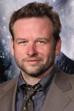 Dallas Roberts headshot
