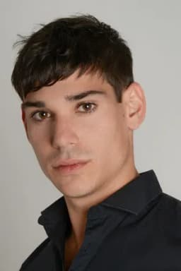 César Vicente headshot