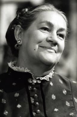 Paula Braend headshot