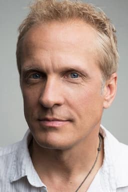 Patrick Fabian headshot