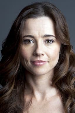 Linda Cardellini headshot