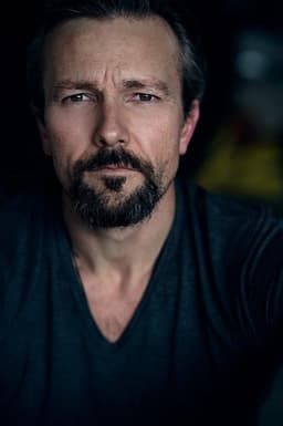 Craig Hall headshot