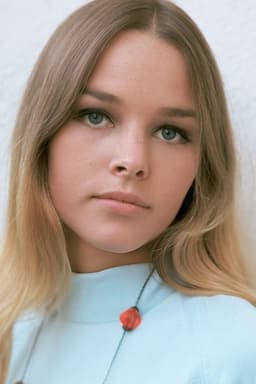 Michelle Phillips headshot