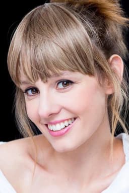 Esther Acebo headshot