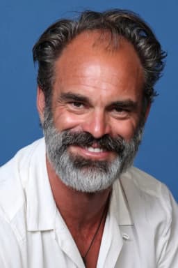 Steven Ogg headshot