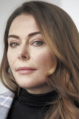 Polly Walker headshot