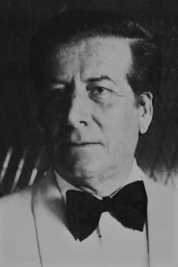 Adriano Domínguez headshot