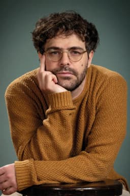 Peter Lanzani headshot