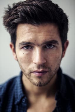 Matteo Simoni headshot