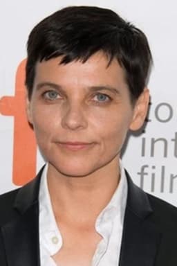 Jo Vannicola headshot