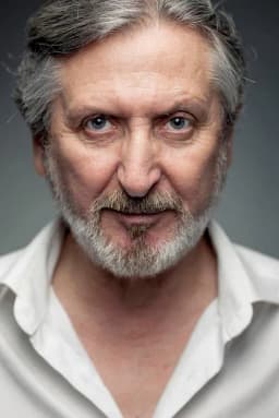 Sebastián Haro headshot