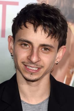 Moisés Arias headshot