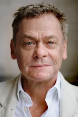 Sylvester Groth headshot