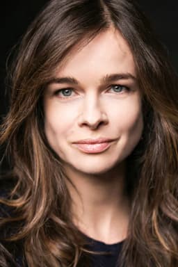 Katie Carr headshot