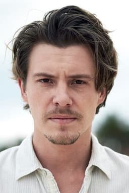 Xavier Samuel headshot