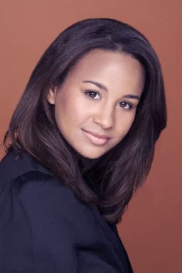 Shadia Simmons headshot